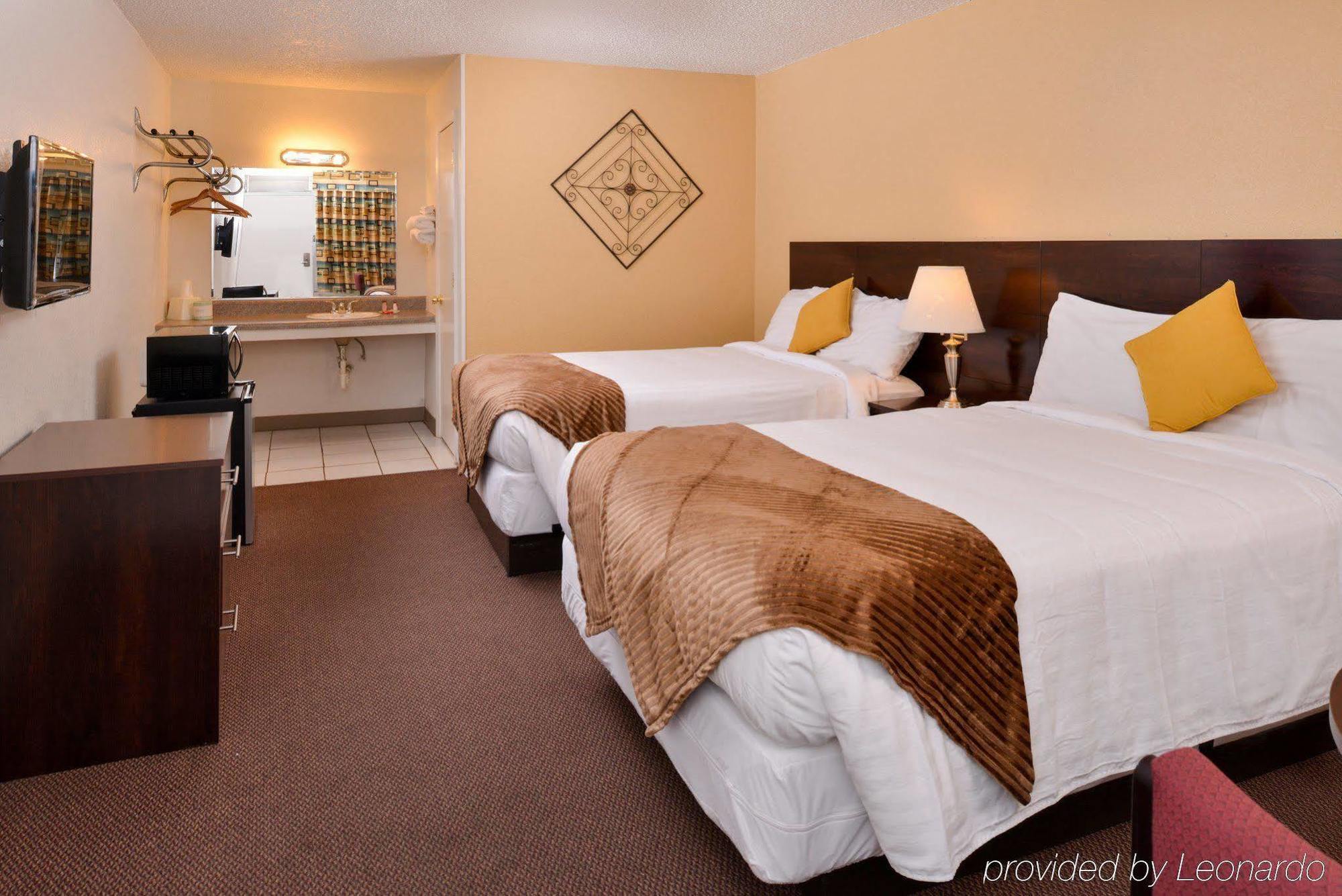 Red Carpet Inn Battleboro Экстерьер фото