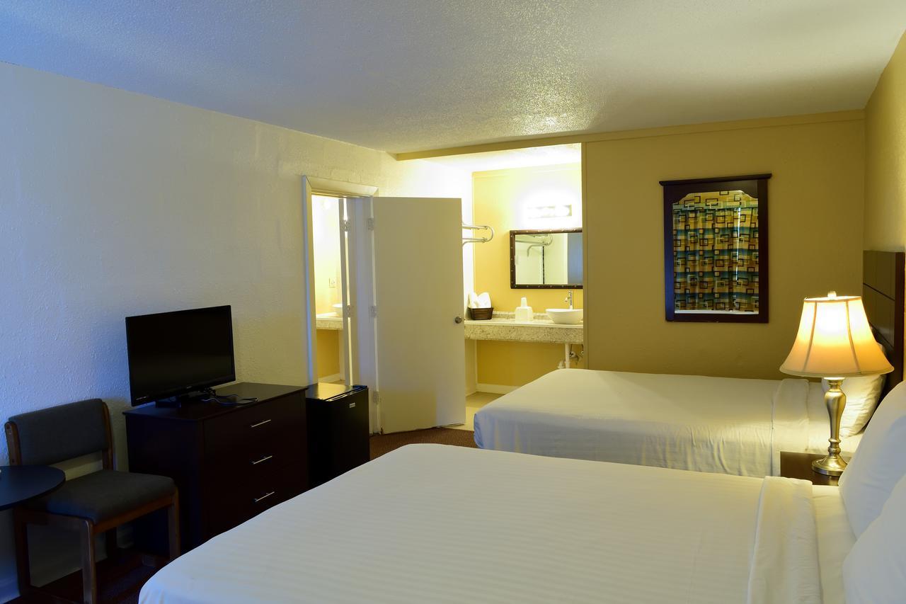 Red Carpet Inn Battleboro Экстерьер фото
