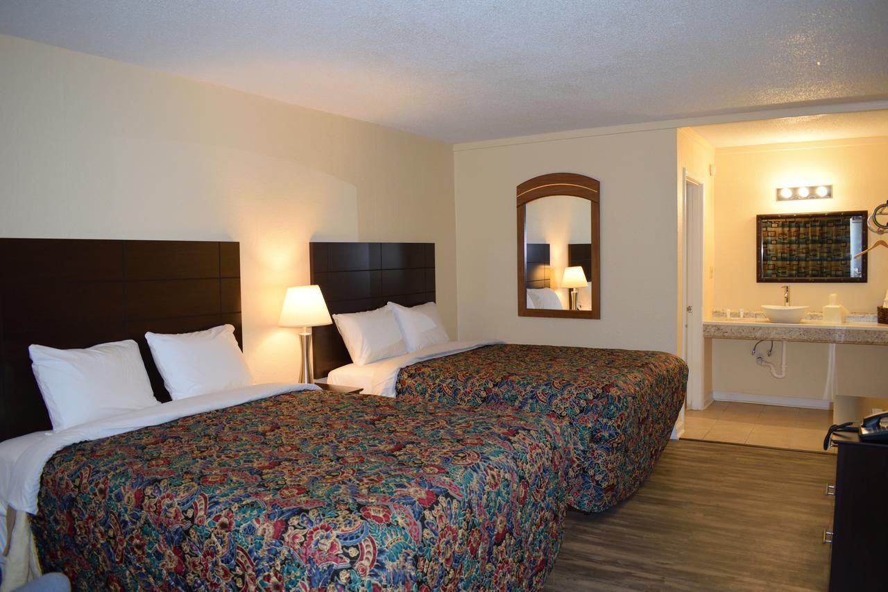 Red Carpet Inn Battleboro Экстерьер фото