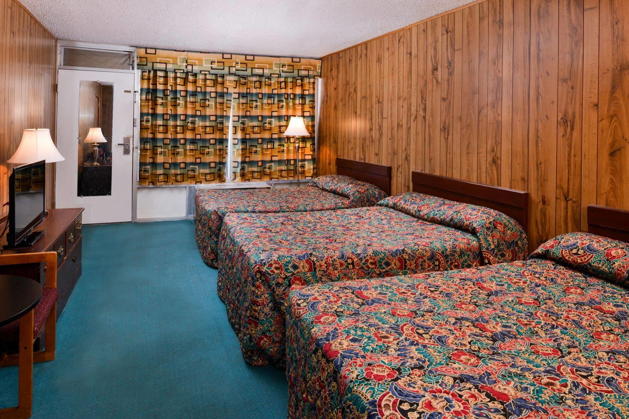 Red Carpet Inn Battleboro Экстерьер фото