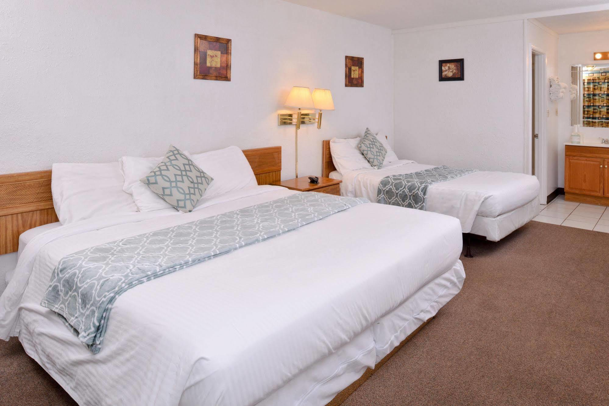 Red Carpet Inn Battleboro Экстерьер фото