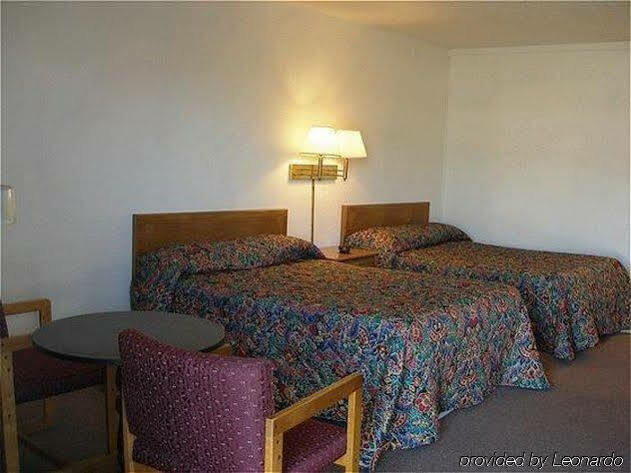 Red Carpet Inn Battleboro Экстерьер фото